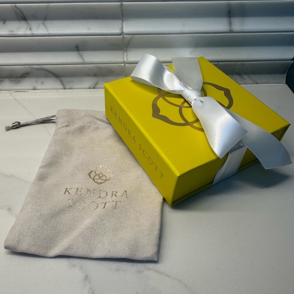 KENDRA SCOTT | Maggie Bangle Bracelet Set of 3 - Picture 11 of 11